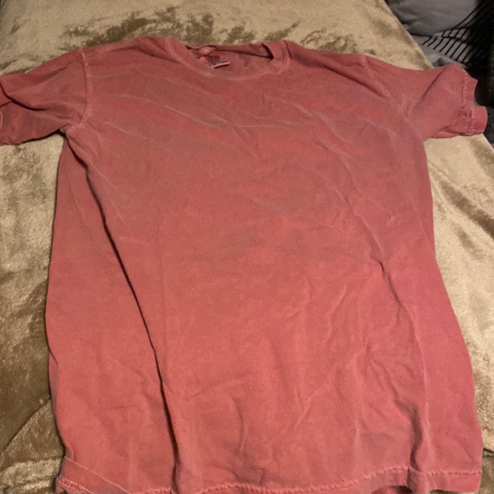 Red comfort colors tee
